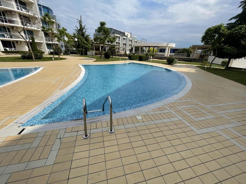 Swimming pool, Swimming pool