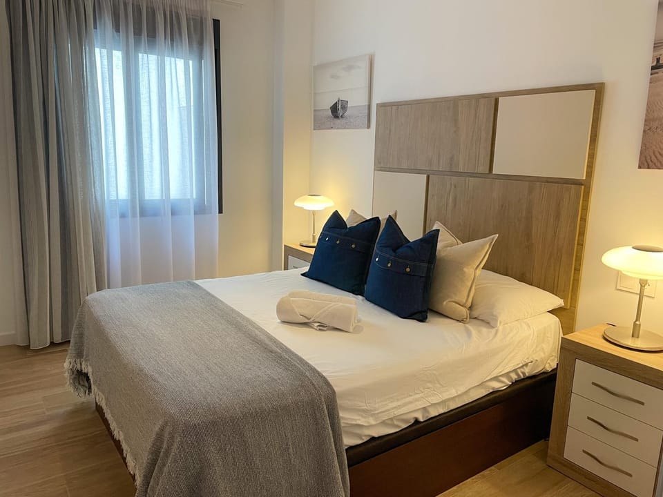 Exceptional 2 Bed Apartment a 2 Min Walk to Beach & close to Los Boliches Train Apartment in Fuengirola