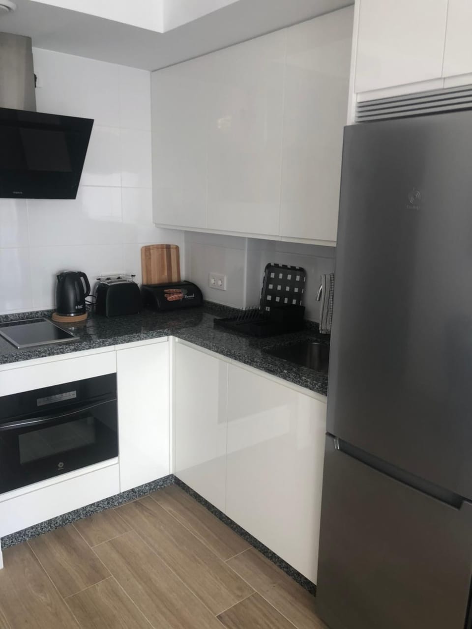 Exceptional 2 Bed Apartment a 2 Min Walk to Beach & close to Los Boliches Train Apartment in Fuengirola
