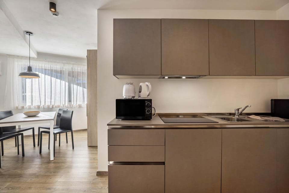 Kitchen or kitchenette, Living room
