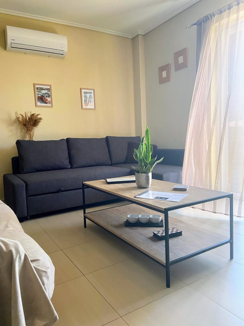Living room, Seating area, air conditioner