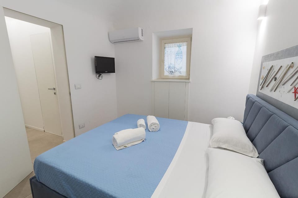 TV and multimedia, Bedroom, air conditioner