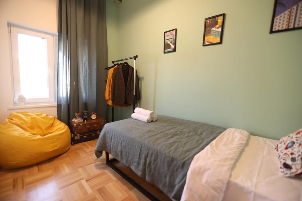 Bed, Photo of the whole room, Seating area, towels