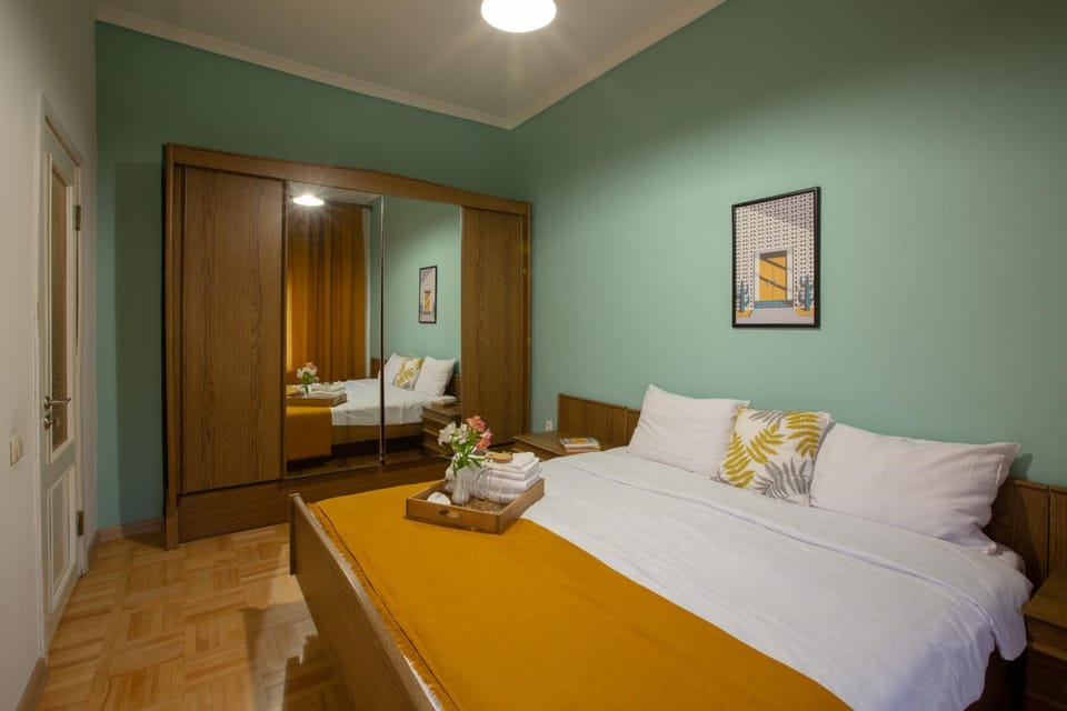Bed, Living room, Photo of the whole room, Bedroom, wardrobe