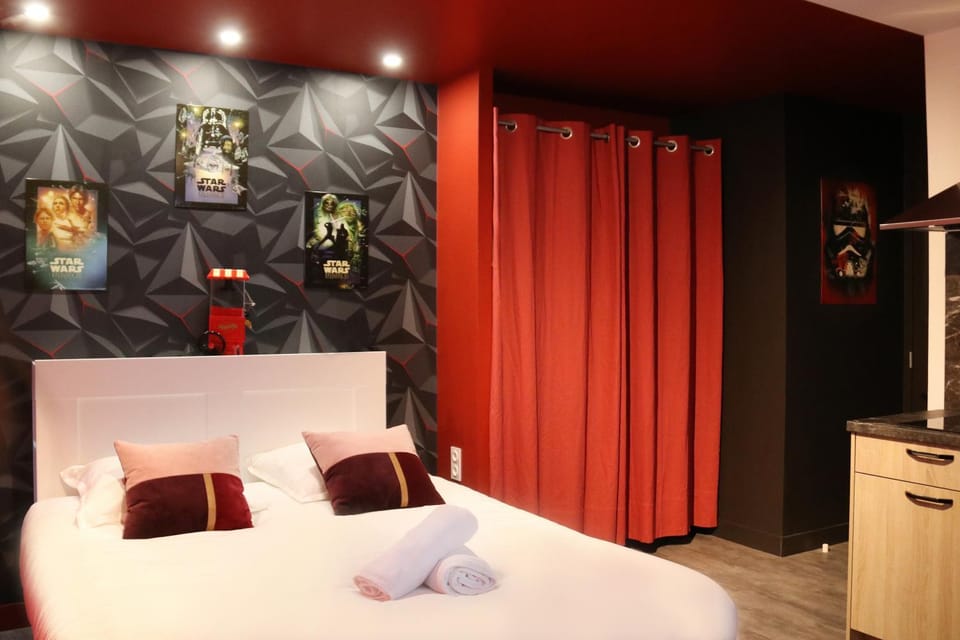 Bed, Photo of the whole room, Bedroom