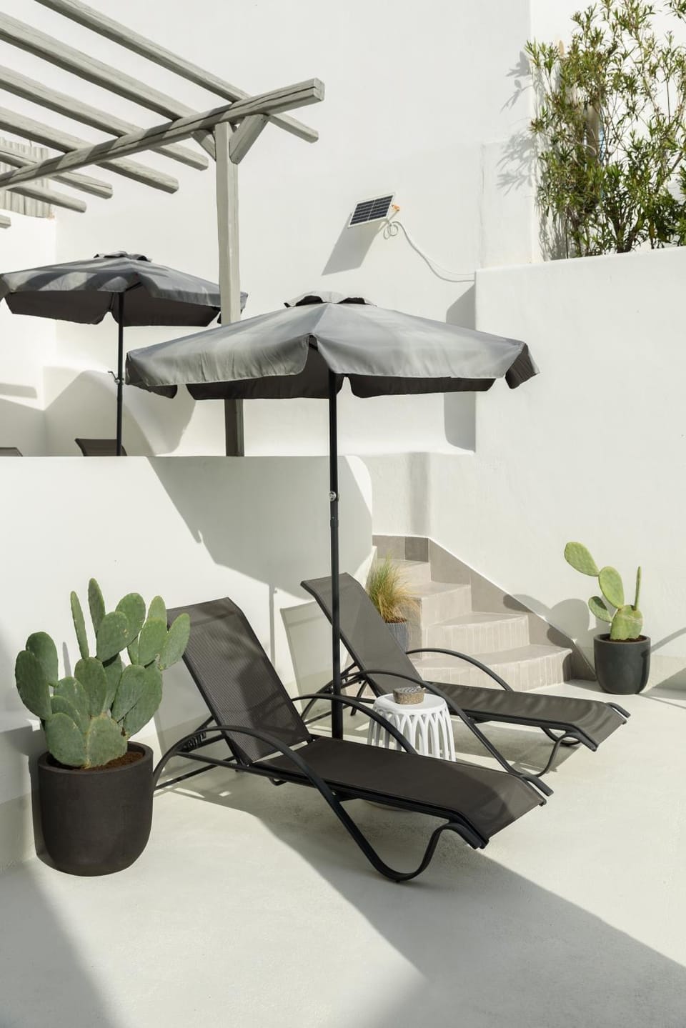 Property building, Patio, Day, sunbed