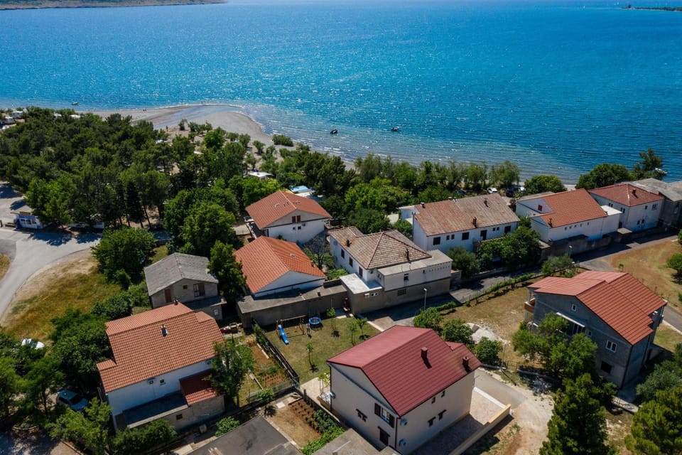 Neighbourhood, Beach