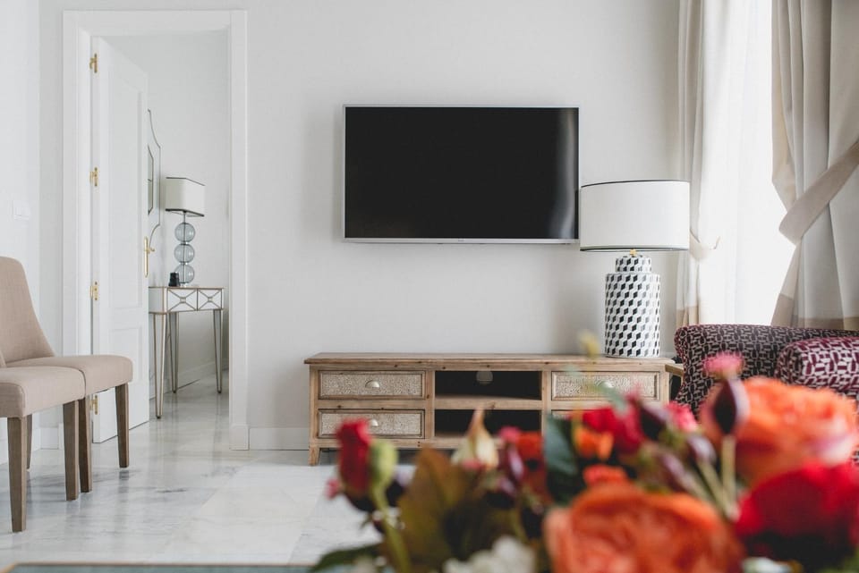 Communal lounge/ TV room, TV and multimedia, Dining area, City view