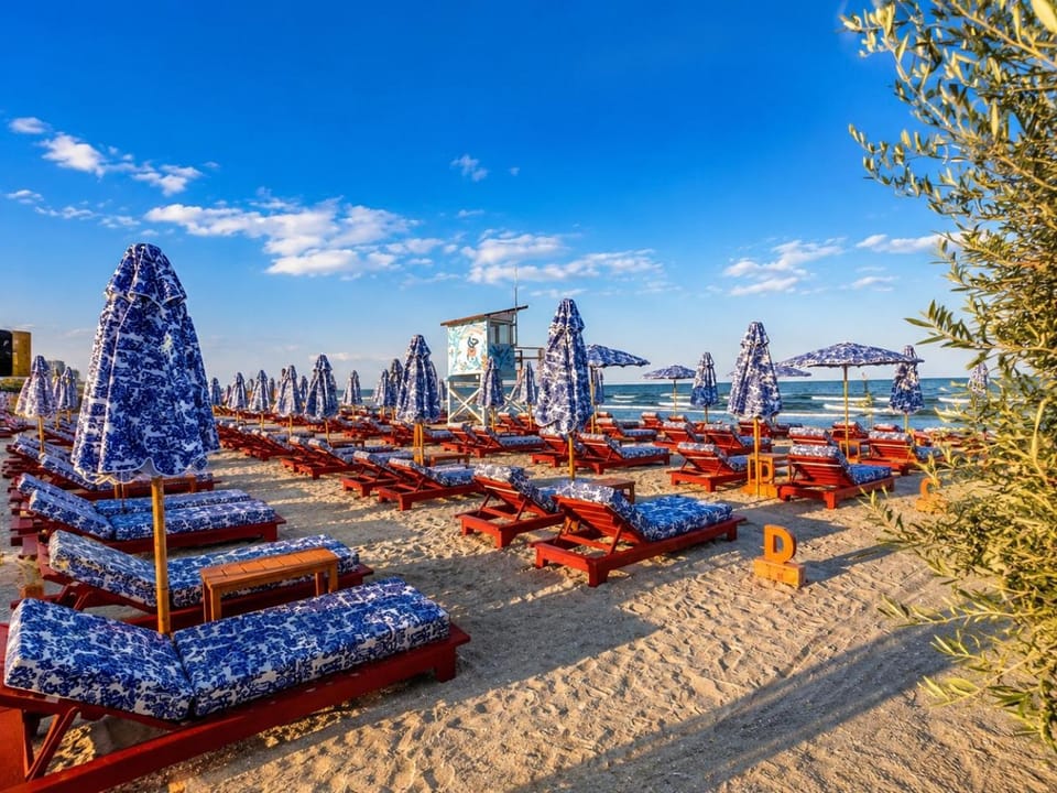 Nearby landmark, Day, Natural landscape, Beach, Sea view, sunbed