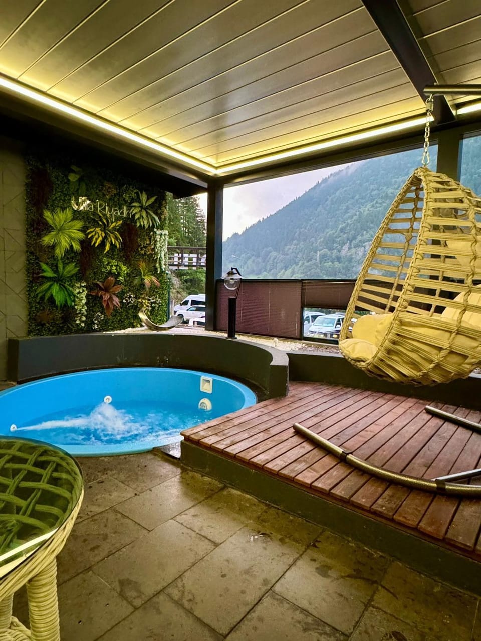 Hot Tub, Mountain view