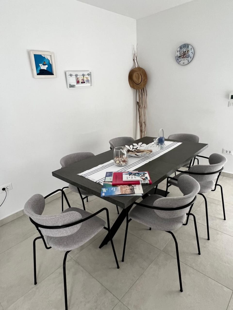 Seating area, Dining area