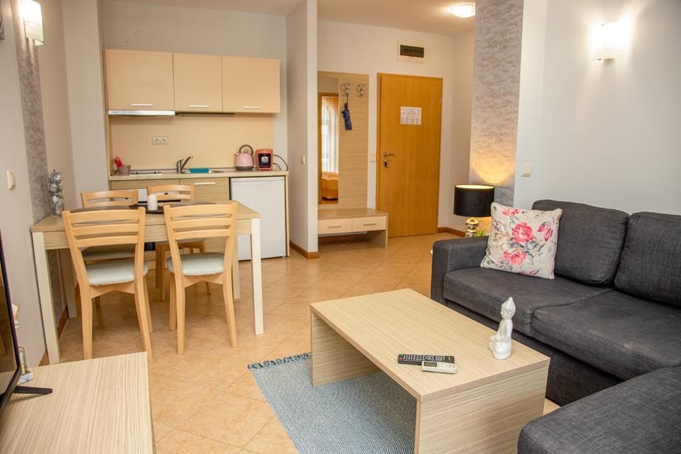 Sunny apartment in a complex with a POOL and GYM by Flаt Manаger Apartment in Sunny Beach