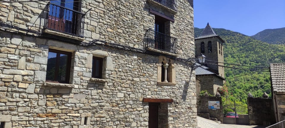 Property building, Facade/entrance, Area and facilities, Area and facilities