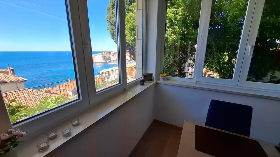 Communal lounge/ TV room, Day, Natural landscape, View (from property/room), Balcony/Terrace, City view, Garden view, Landmark view, Sea view