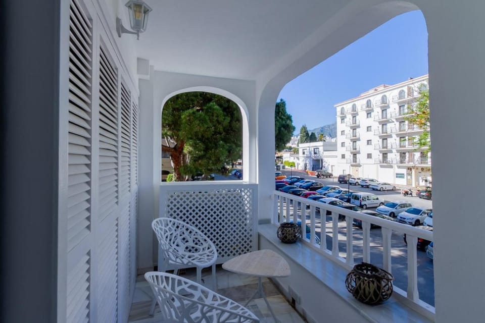 Balcony/Terrace, City view, Street view, Quiet street view