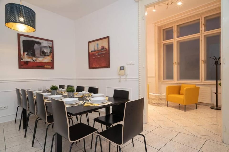 BEST located, 150 m2 5 bedrooms apt., Apartment in Budapest