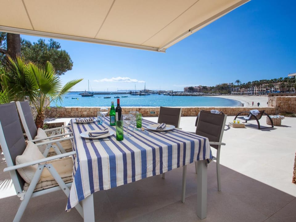 Es turó, luxury beachfront apartment in Colonia San Jordi Villa in Migjorn