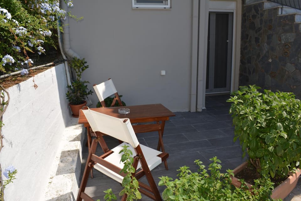 Garden&Sea studio Apartment in Messenia