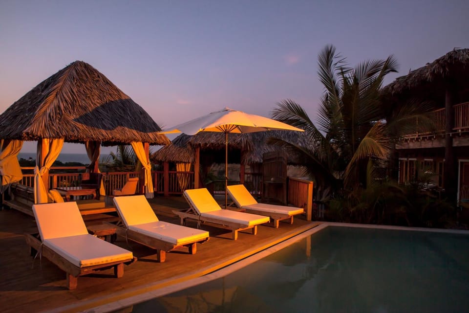 Pool view, Swimming pool, sunbed