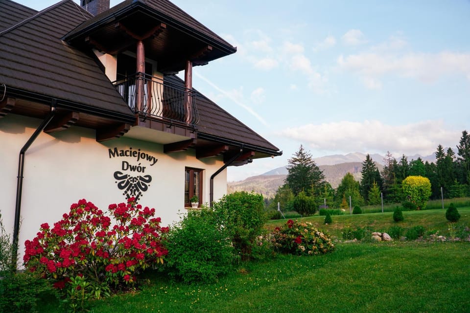 Property building, Spring, Garden, Garden view, Mountain view