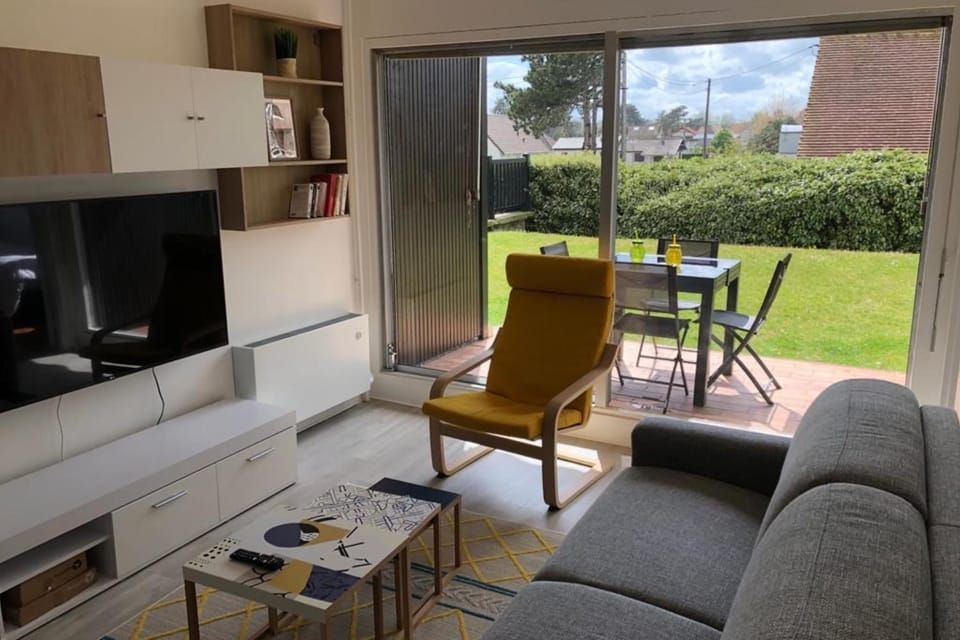 Beautiful Apartment With Gardenlk Apartment in Cabourg