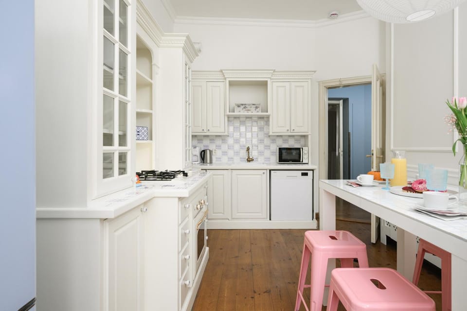 Kitchen or kitchenette, Dining area, dishwasher, oven, stove