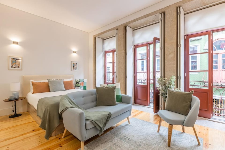 Sol Downtown Studio with Juliet Balcony Apartment in Porto