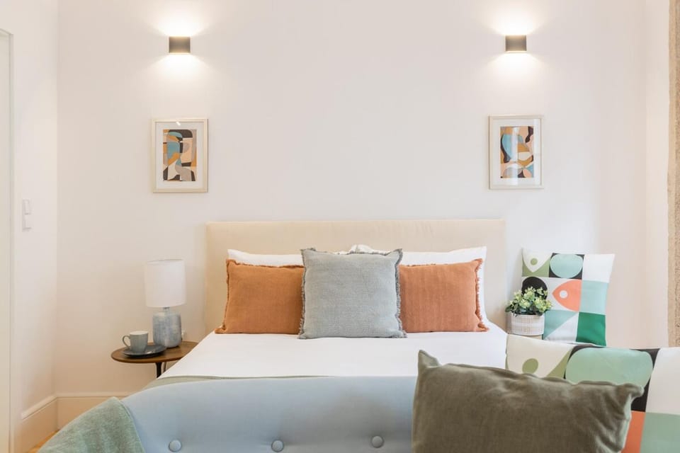 Sol Downtown Studio with Juliet Balcony Apartment in Porto