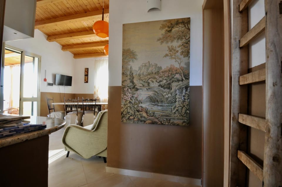 Kitchen or kitchenette, Living room, Photo of the whole room, Decorative detail, Dining area, Lunch
