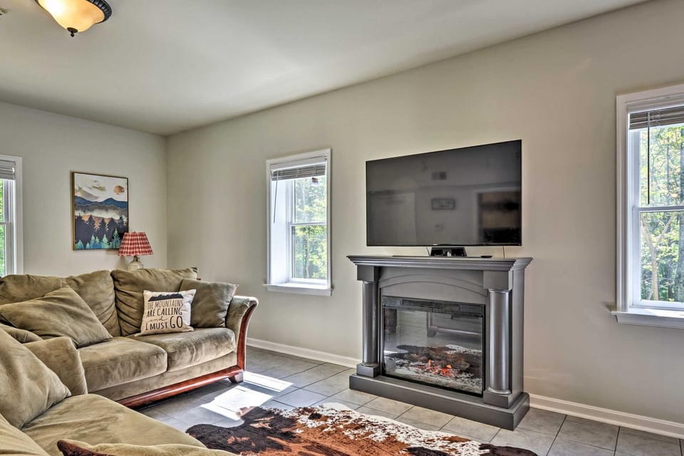 Golf & Hike! Condo at Whitetail Resort House in Pennsylvania