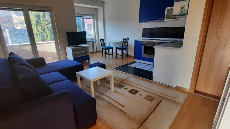 TV and multimedia, Living room, Lounge or bar, Seating area