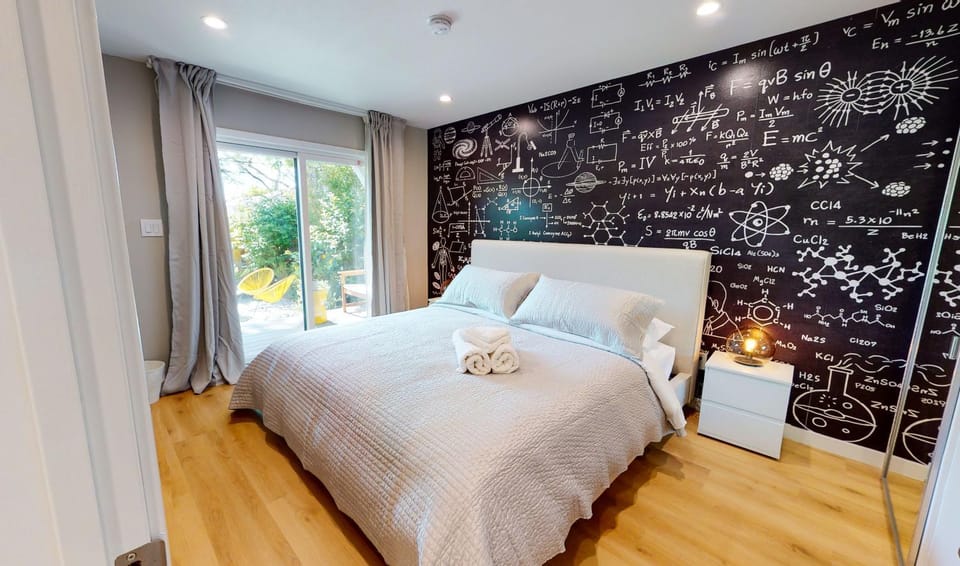 Bed, Photo of the whole room, Bedroom, Garden view, towels