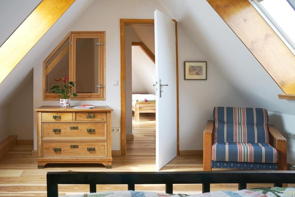 Photo of the whole room, Bedroom