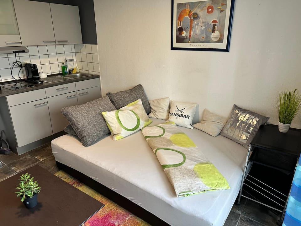 Bed, Seating area