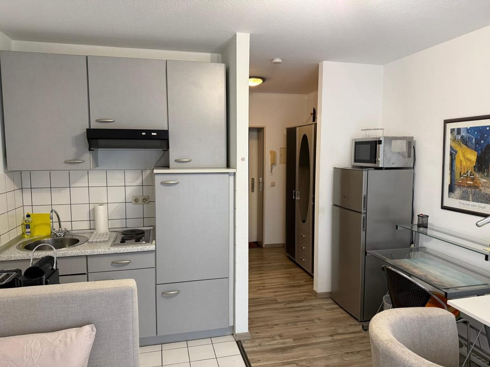 Kitchen or kitchenette, oven, stove