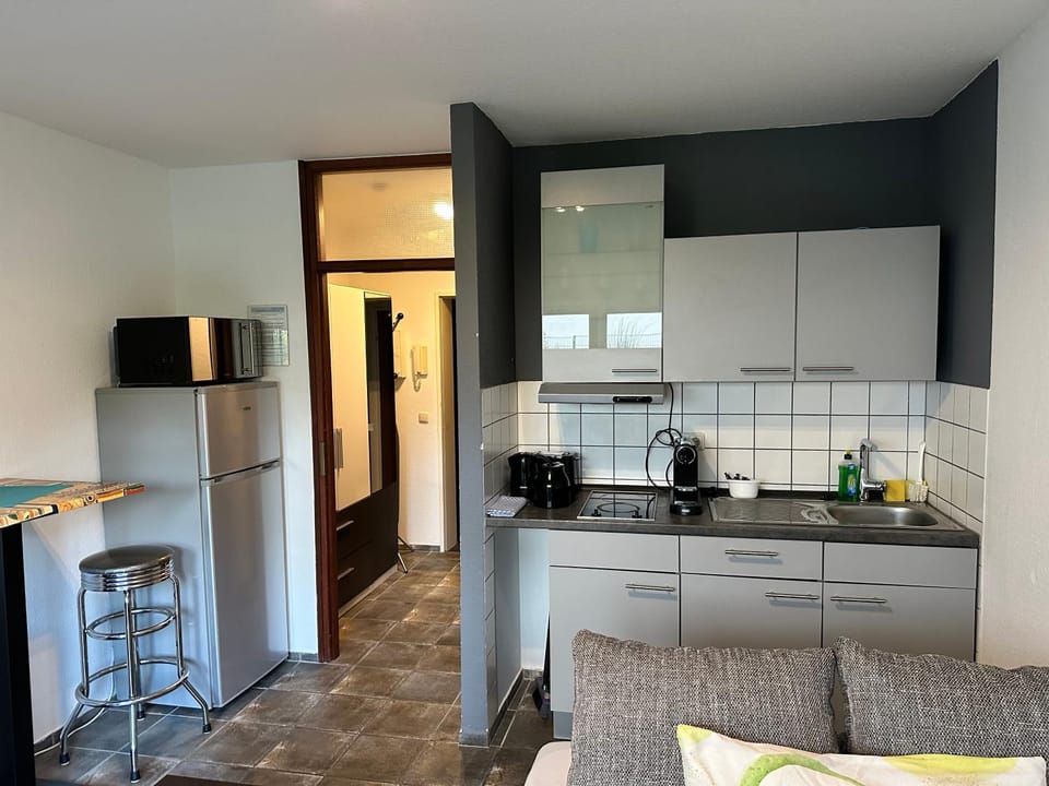 Kitchen or kitchenette, Dining area, stove, toaster