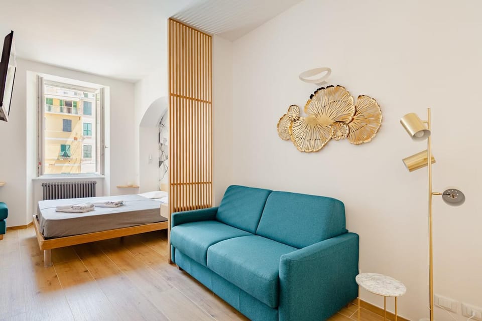 Bedroom, City view