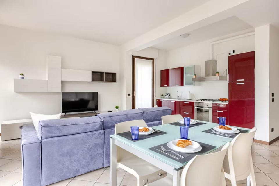 Living room, Seating area, Dining area, oven, stove