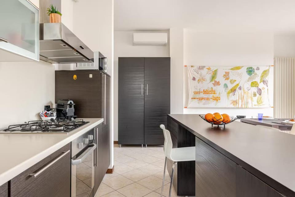 Kitchen or kitchenette, Dining area, stove