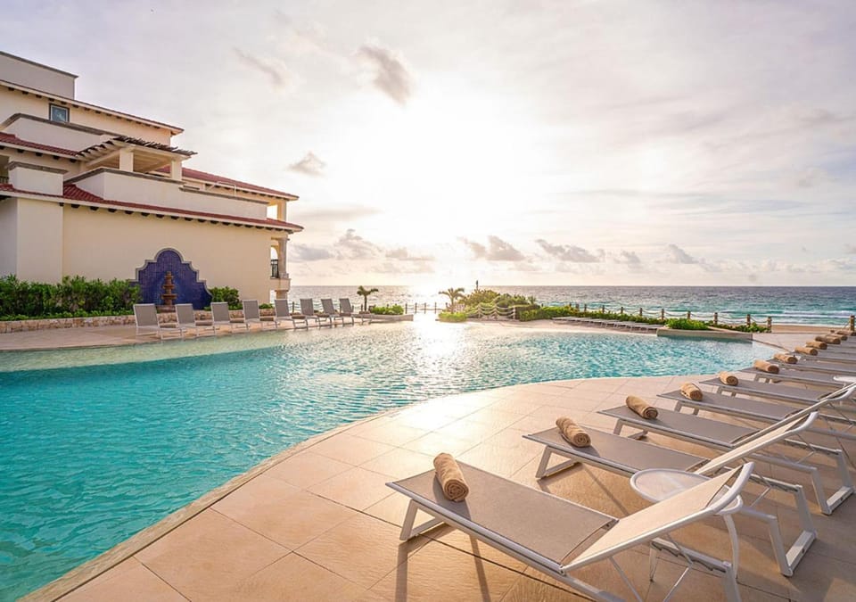 Day, Natural landscape, Pool view, Sea view, Swimming pool, sunbed