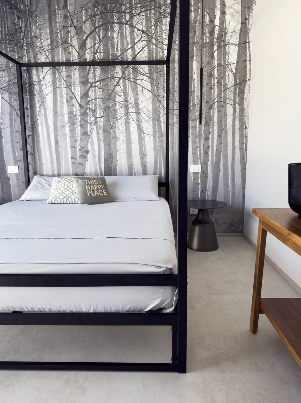 Photo of the whole room, Bedroom