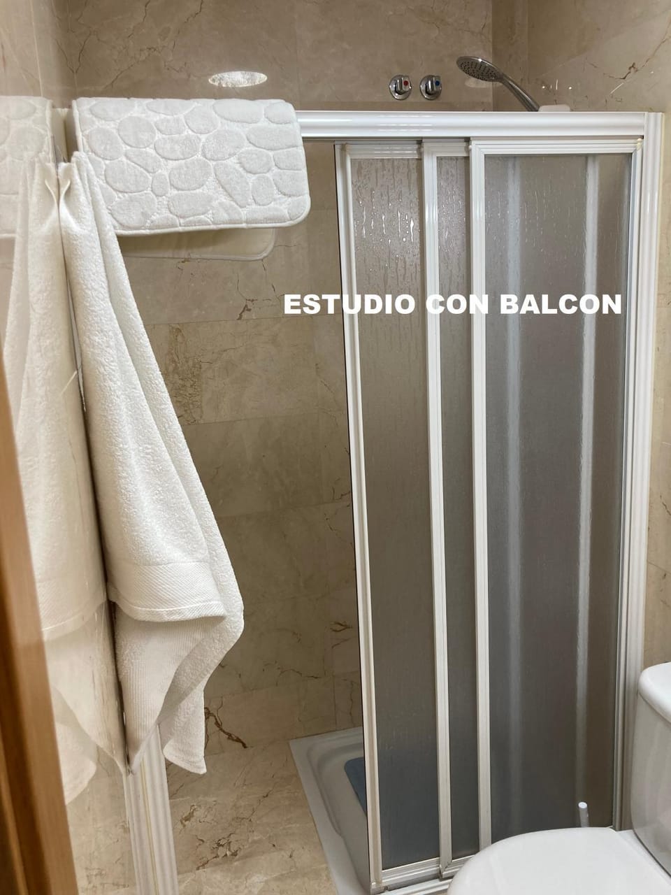 Shower, towels