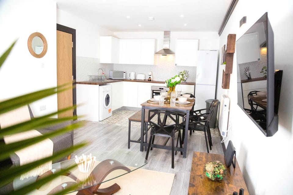 Communal lounge/ TV room, TV and multimedia, Kitchen or kitchenette, Living room, Seating area, Dining area, Evening entertainment, minibar, oven, pet friendly, stove