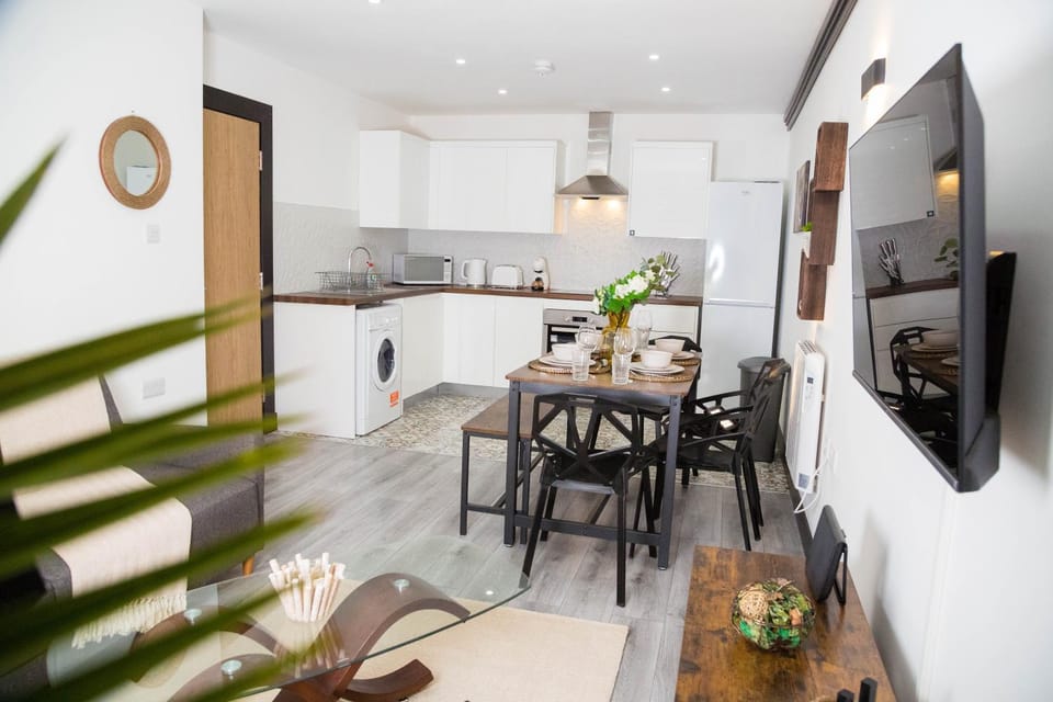 Dining area, kitchen