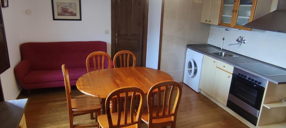 Natural landscape, Kitchen or kitchenette, Food and drinks, Photo of the whole room, Dining area, Hiking, minibar, stove, washing machine
