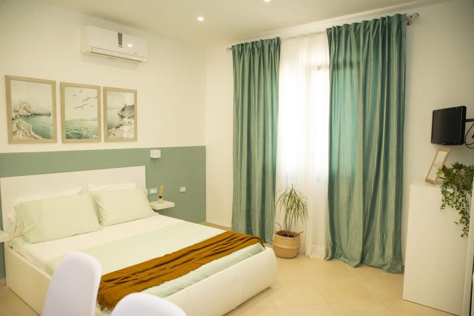 Bed, TV and multimedia, Photo of the whole room, Bedroom, air conditioner