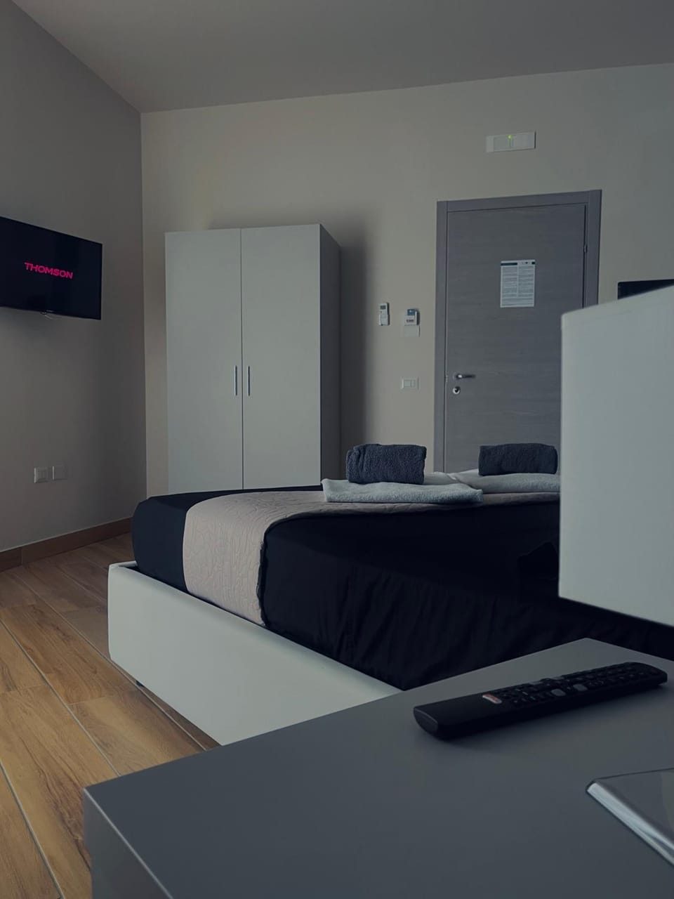Bed, Photo of the whole room, Bedroom, hair dresser