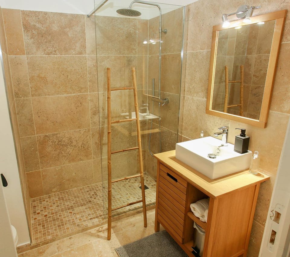 Shower, Bathroom, towels