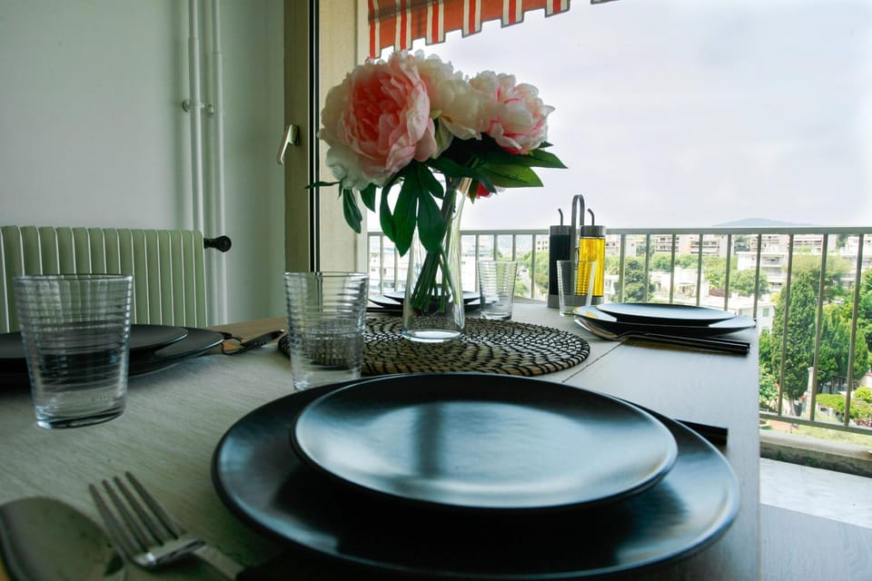 View (from property/room), Balcony/Terrace, Seating area, Dining area