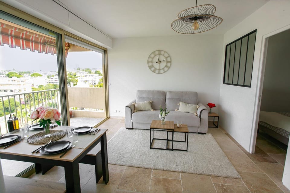 Patio, Day, View (from property/room), Balcony/Terrace, Living room, Seating area, Dining area